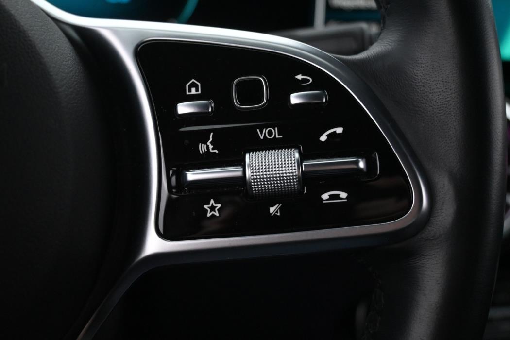 MERCEDES-BENZ EQA 2024