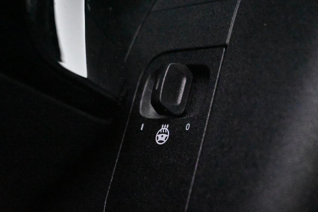 MERCEDES-BENZ EQA 2024