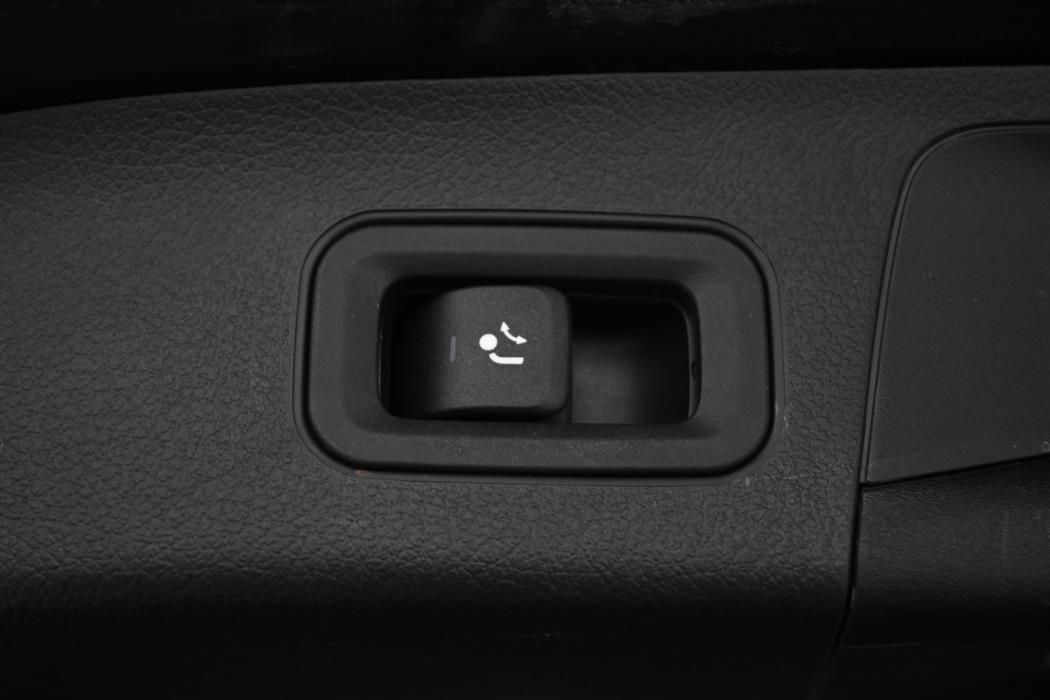 MERCEDES-BENZ EQA 2024