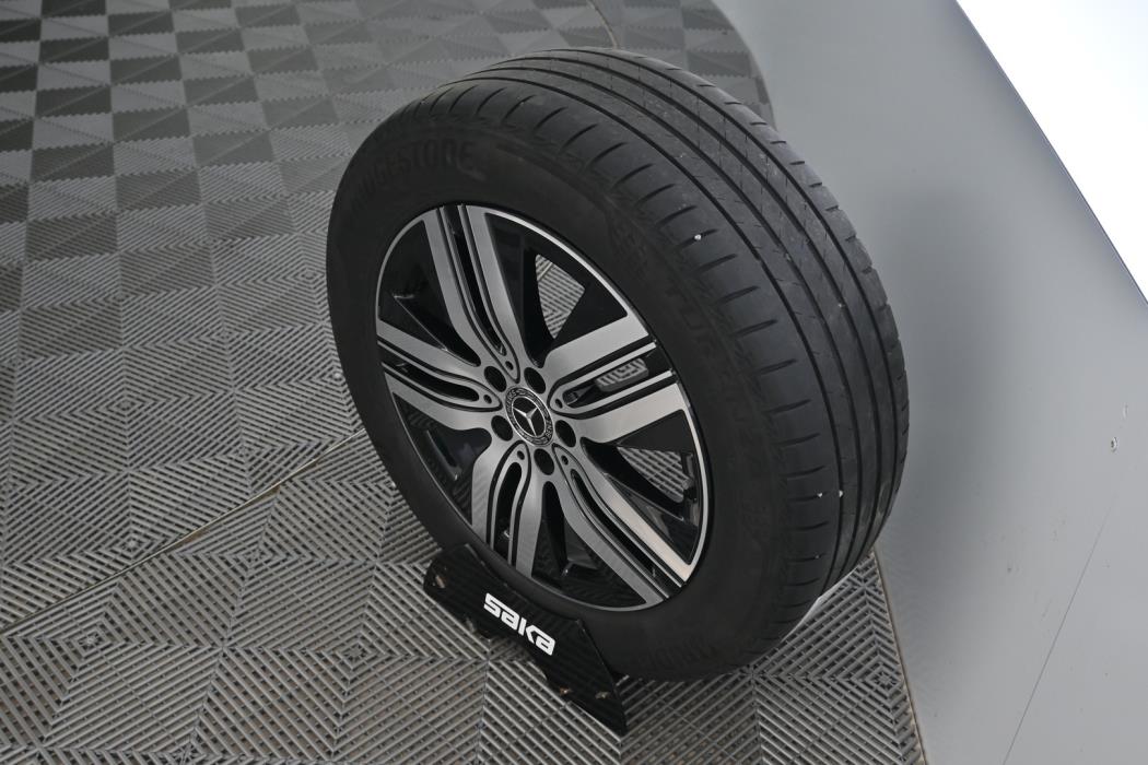 MERCEDES-BENZ EQA 2024