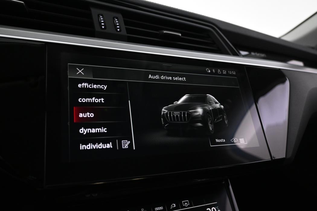 AUDI e-tron 2022