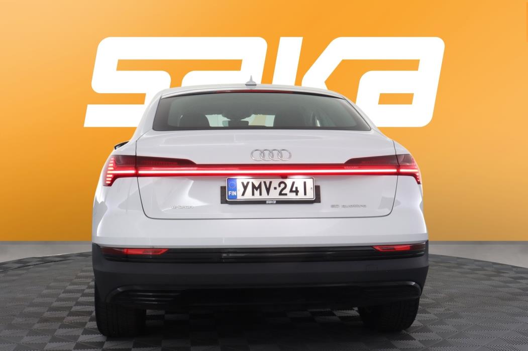 AUDI e-tron 2022