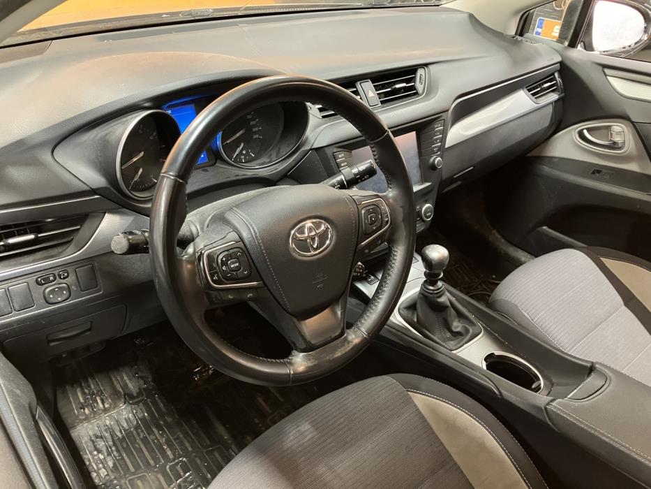 TOYOTA Avensis 2016