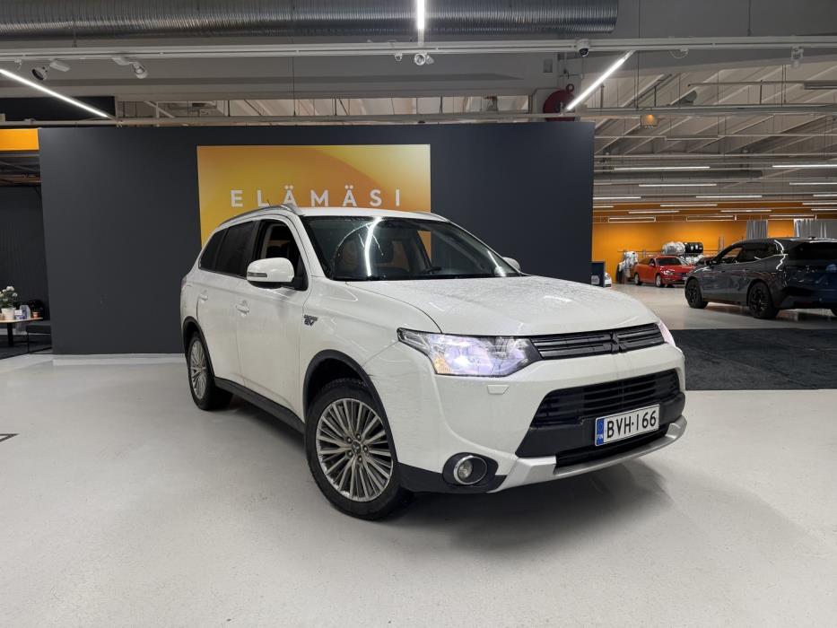 MITSUBISHI Outlander PHEV 2015