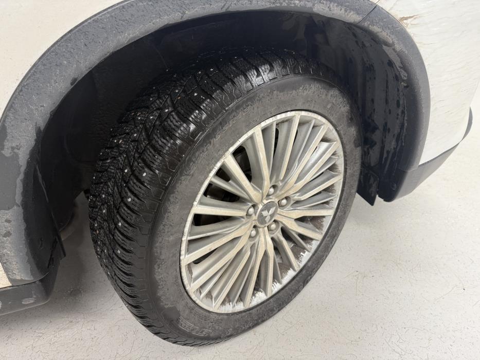 MITSUBISHI Outlander PHEV 2015