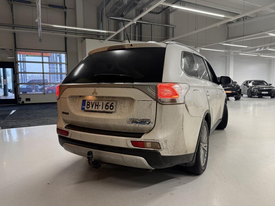 MITSUBISHI Outlander PHEV 2015