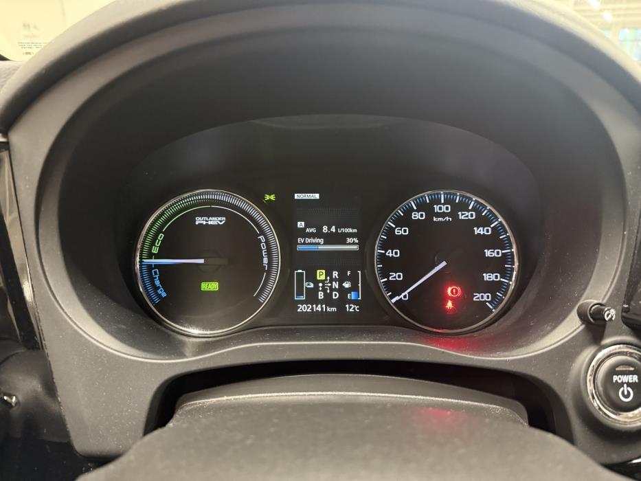 MITSUBISHI Outlander PHEV 2015