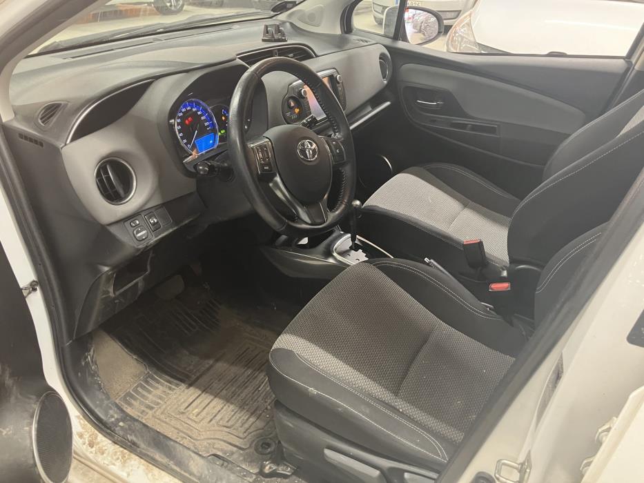 TOYOTA Yaris 2016
