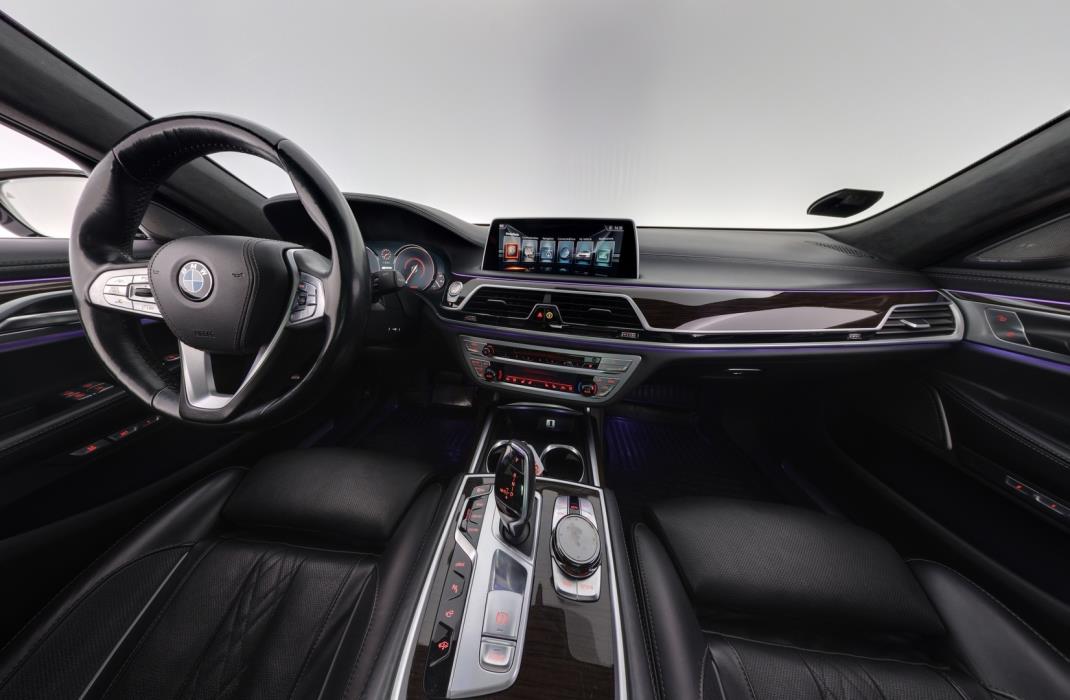 BMW 740 2016