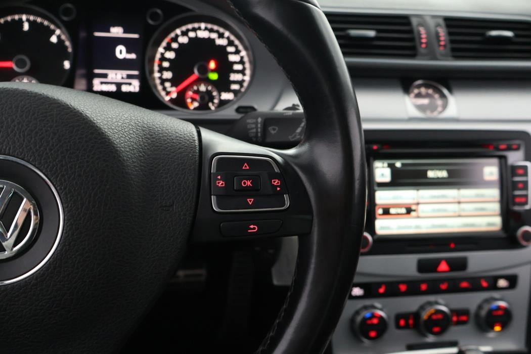 VOLKSWAGEN Passat 2013