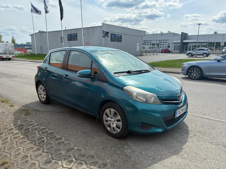 TOYOTA Yaris 2013