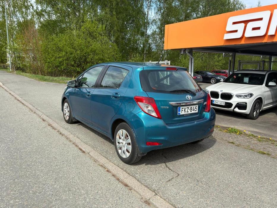 TOYOTA Yaris 2013