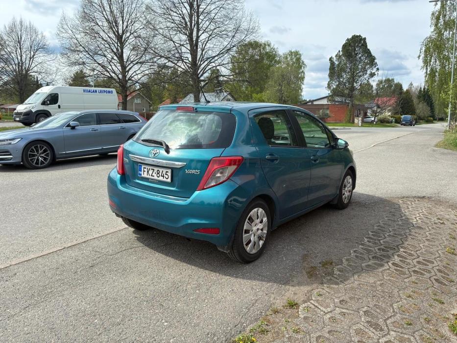TOYOTA Yaris 2013
