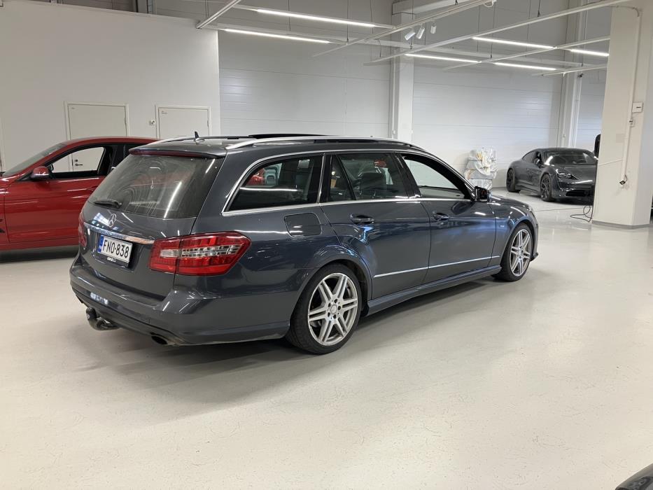 MERCEDES-BENZ E 2010