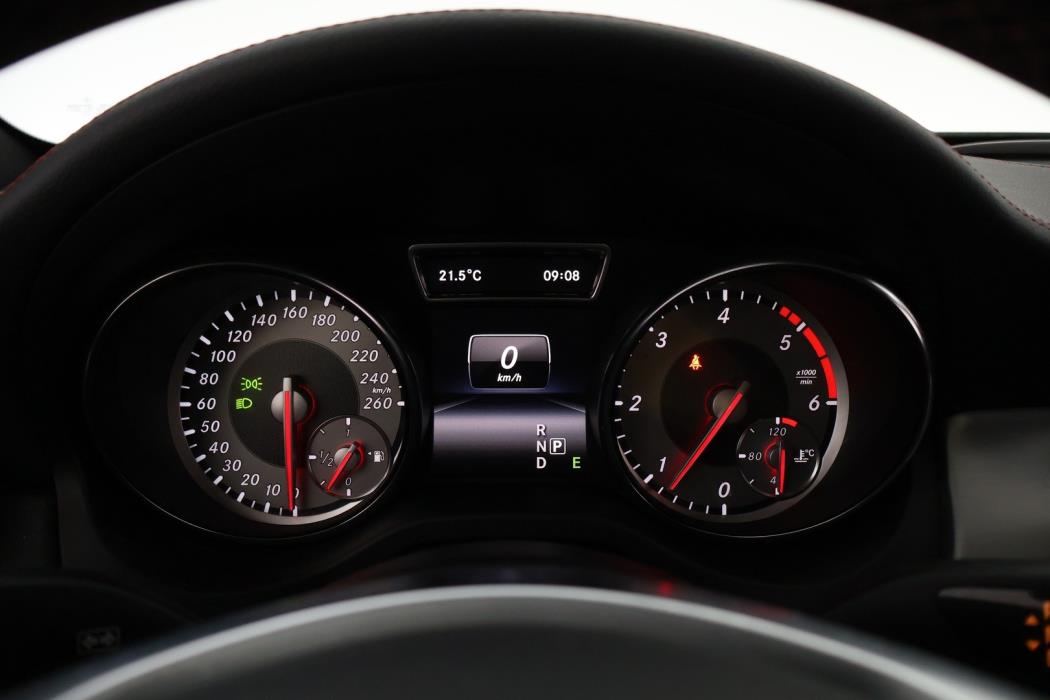 MERCEDES-BENZ CLA 2014