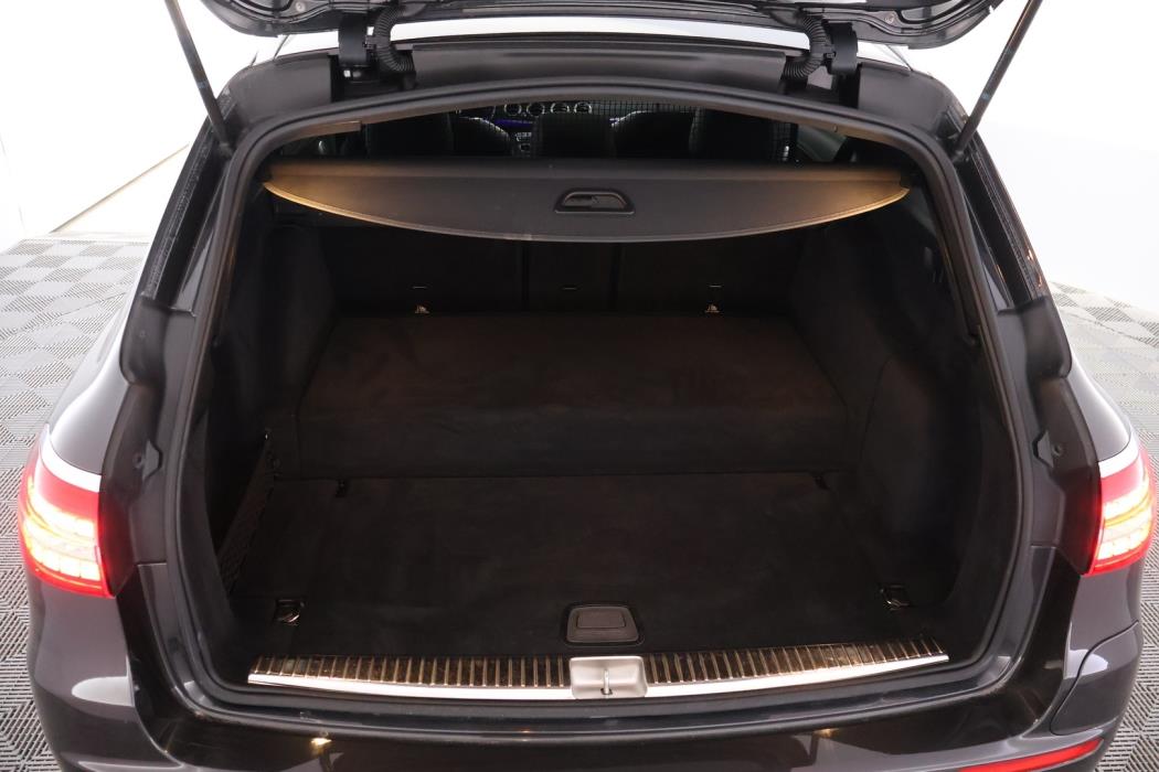 MERCEDES-BENZ E 2021