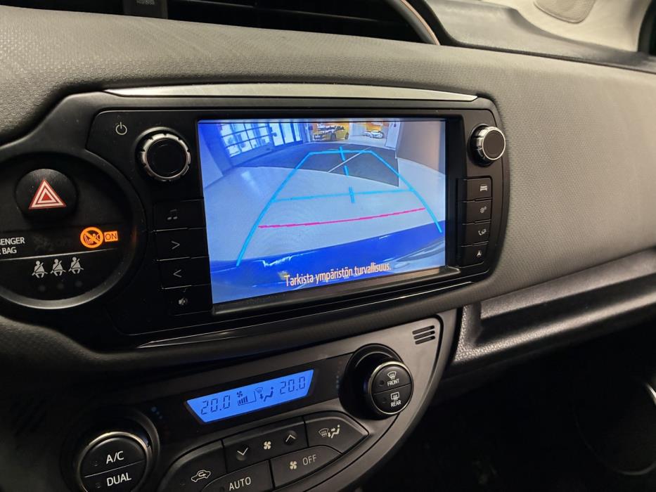 TOYOTA Yaris 2015