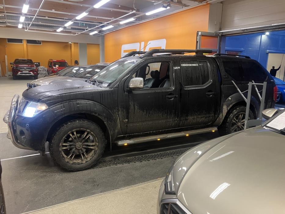 NISSAN Navara 2012