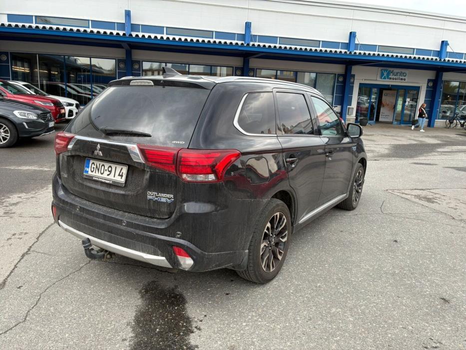 MITSUBISHI Outlander PHEV 2016