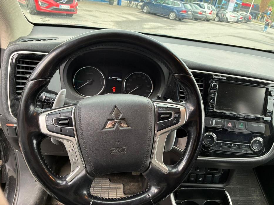 MITSUBISHI Outlander PHEV 2016