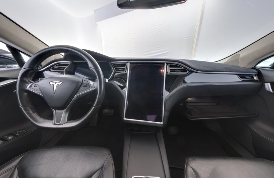 TESLA Model S 2016