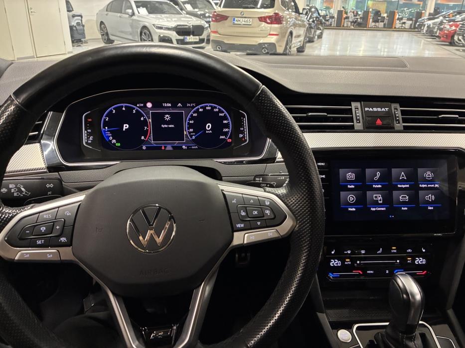 VOLKSWAGEN Passat 2023