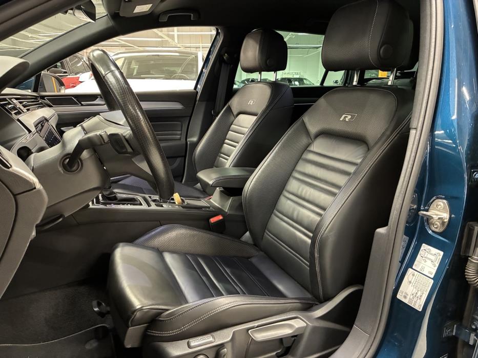 VOLKSWAGEN Passat 2023