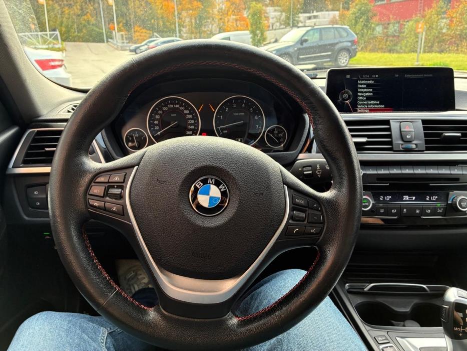 BMW 330 2016