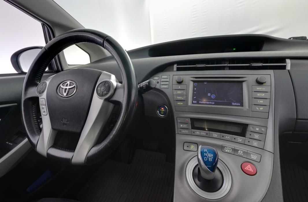 TOYOTA PRIUS PLUG-IN HYBRID 2013