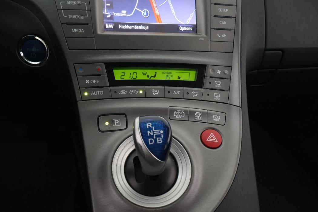 TOYOTA PRIUS PLUG-IN HYBRID 2013