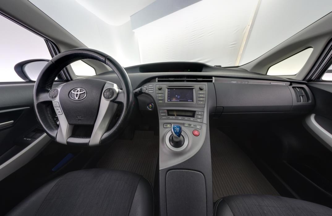 TOYOTA PRIUS PLUG-IN HYBRID 2013