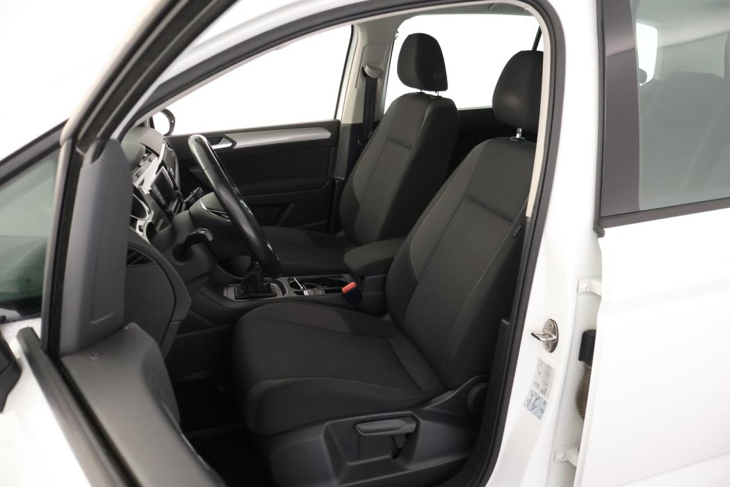 VOLKSWAGEN Touran 2016