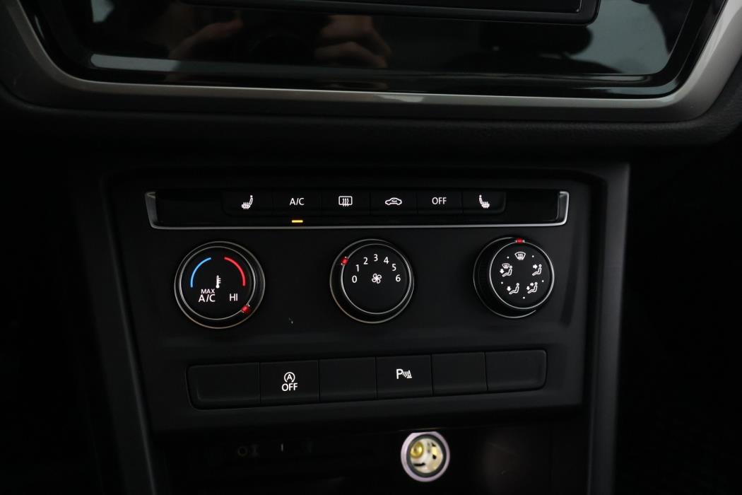 VOLKSWAGEN Touran 2016