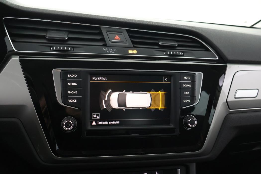 VOLKSWAGEN Touran 2016