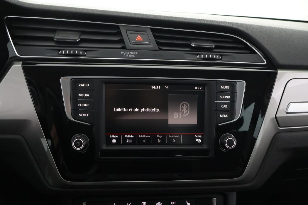 VOLKSWAGEN Touran 2016