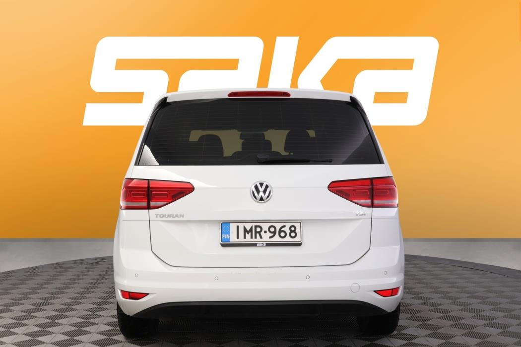 VOLKSWAGEN Touran 2016