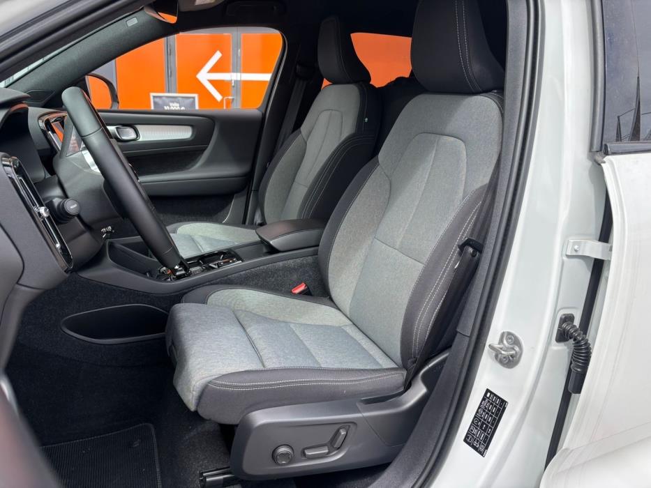 VOLVO XC40 2023