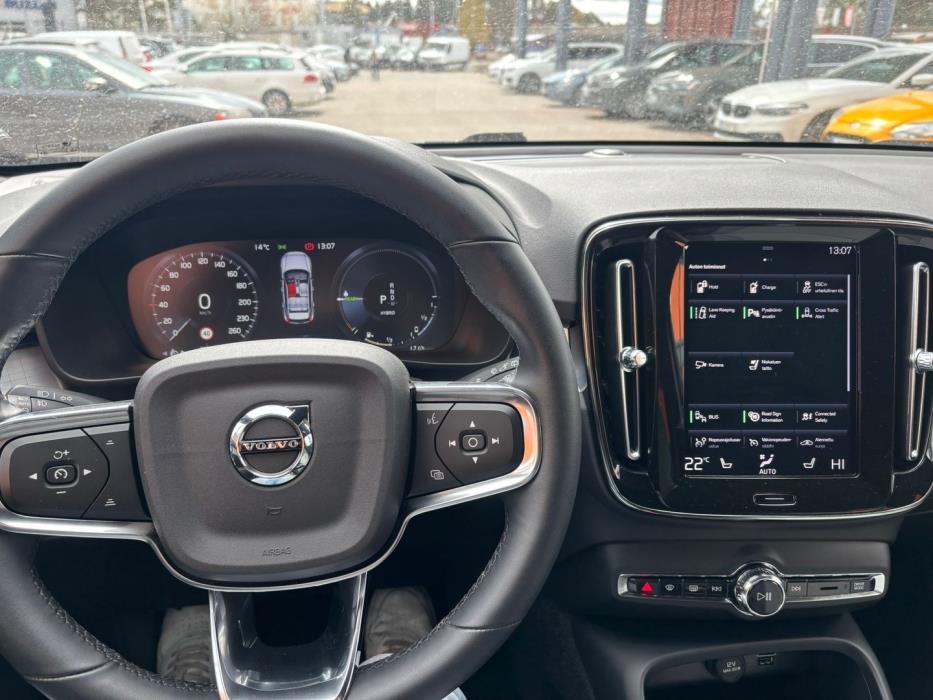 VOLVO XC40 2023