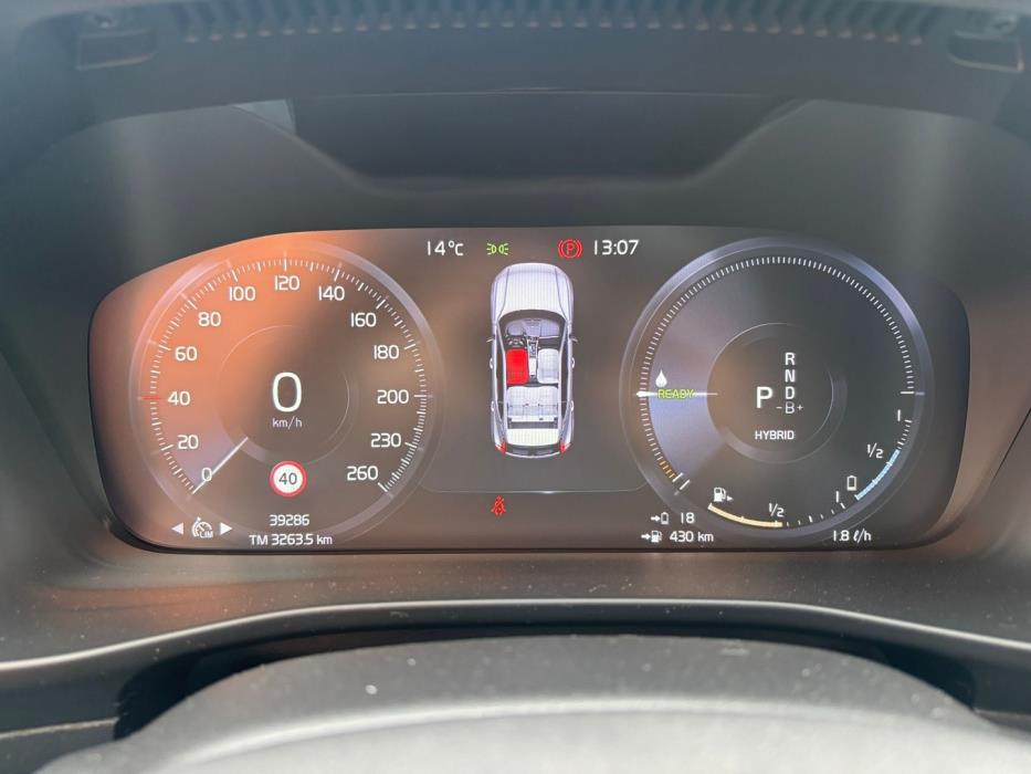 VOLVO XC40 2023