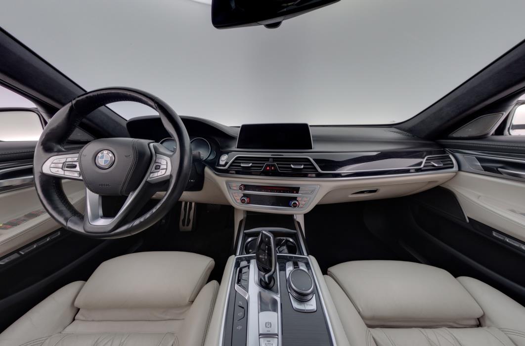 BMW 730 2016