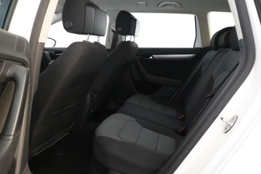 VOLKSWAGEN Passat 2011