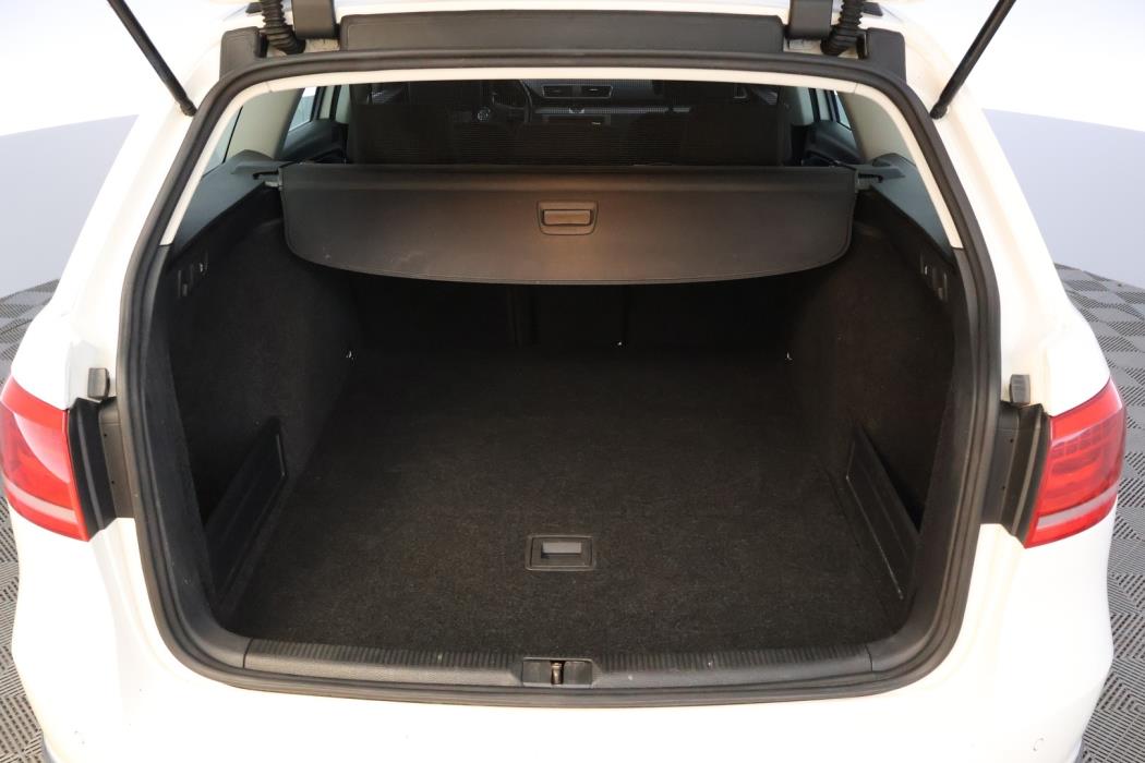 VOLKSWAGEN Passat 2011