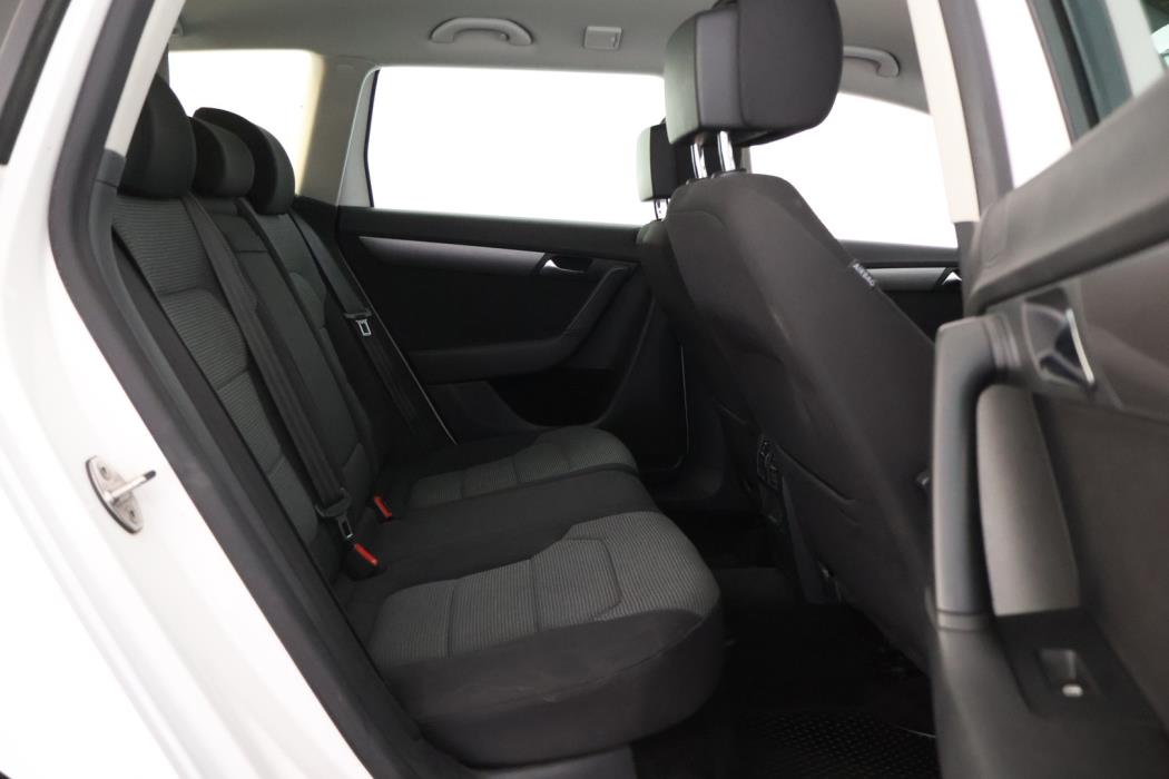 VOLKSWAGEN Passat 2011