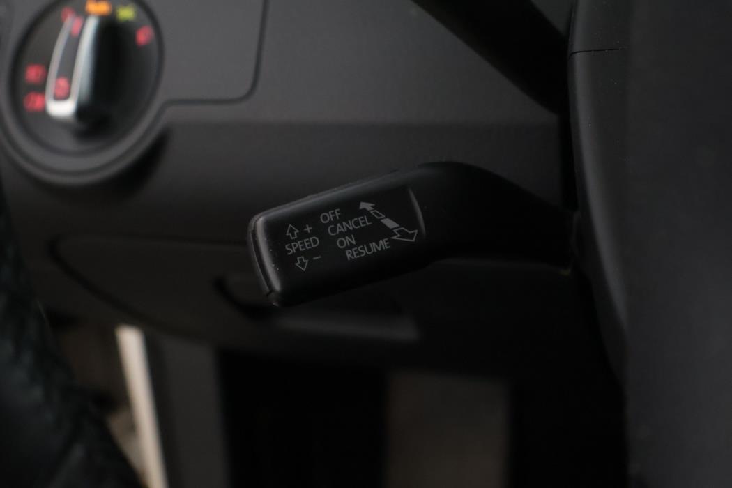 VOLKSWAGEN Passat 2011