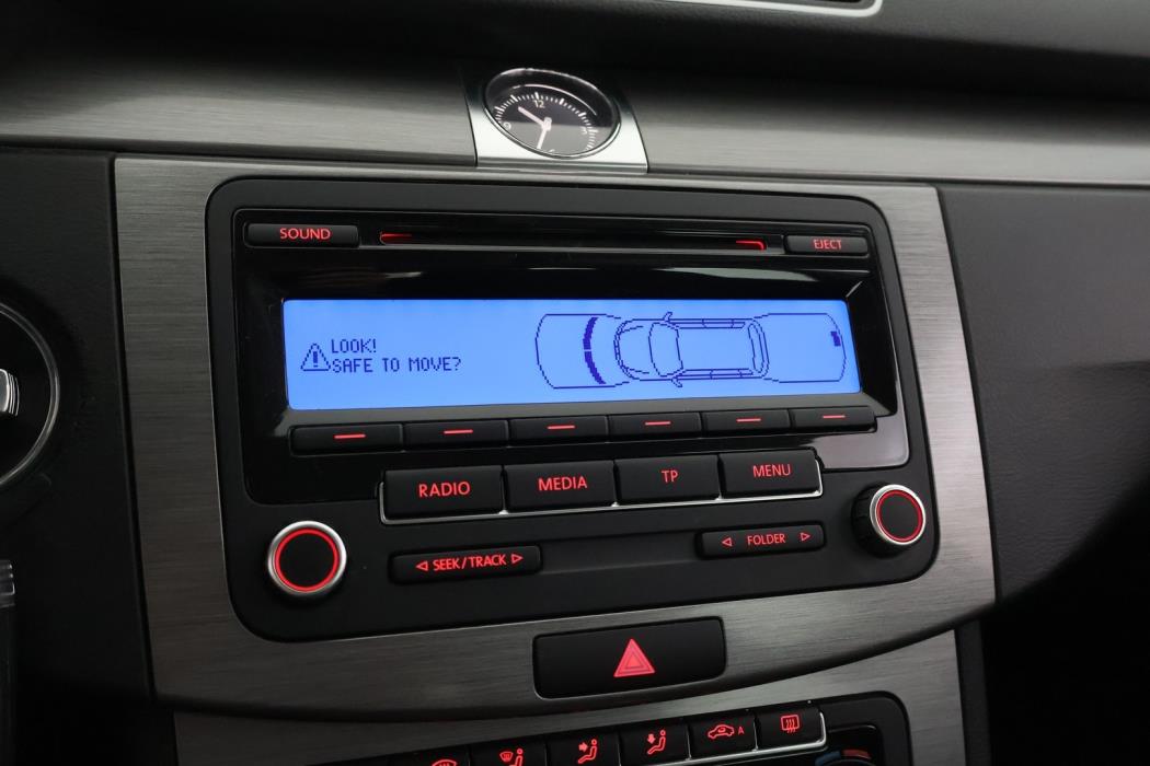 VOLKSWAGEN Passat 2011