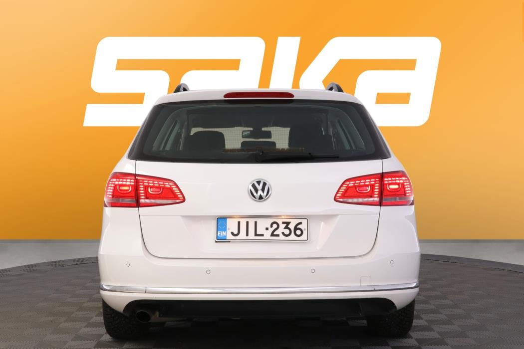 VOLKSWAGEN Passat 2011