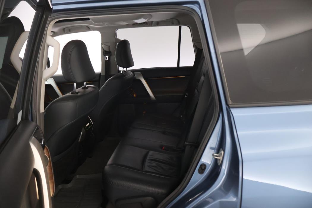 TOYOTA Land Cruiser 2012