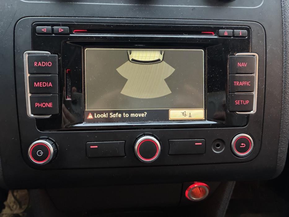 VOLKSWAGEN Touran 2014