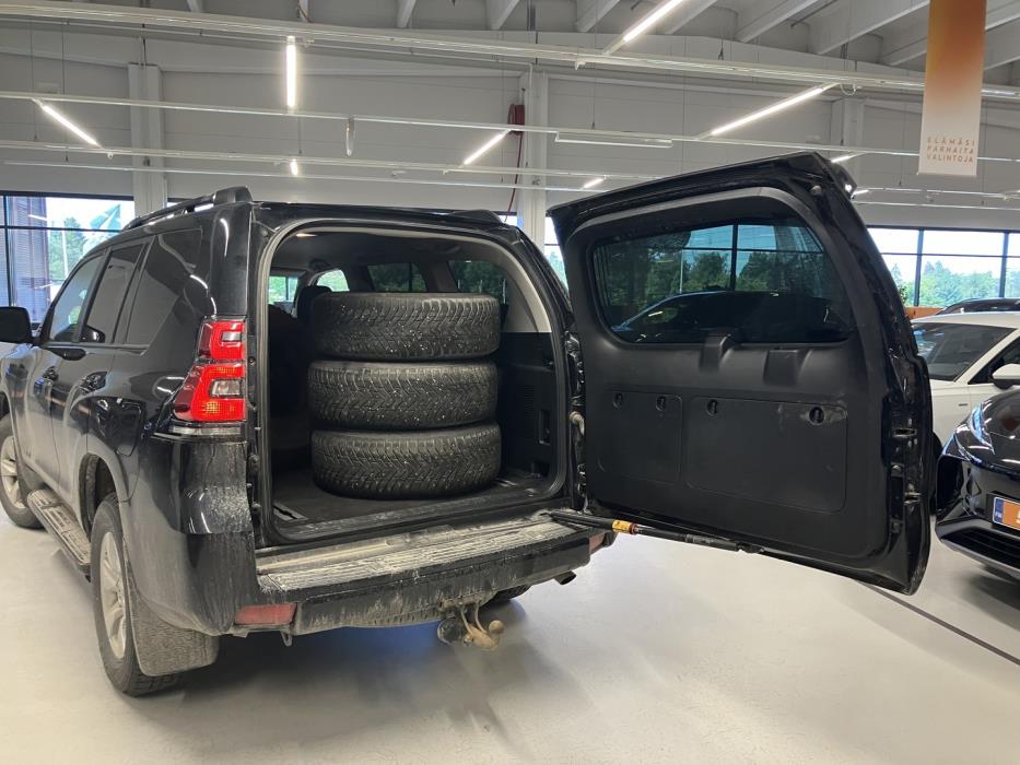 TOYOTA Land Cruiser 2018
