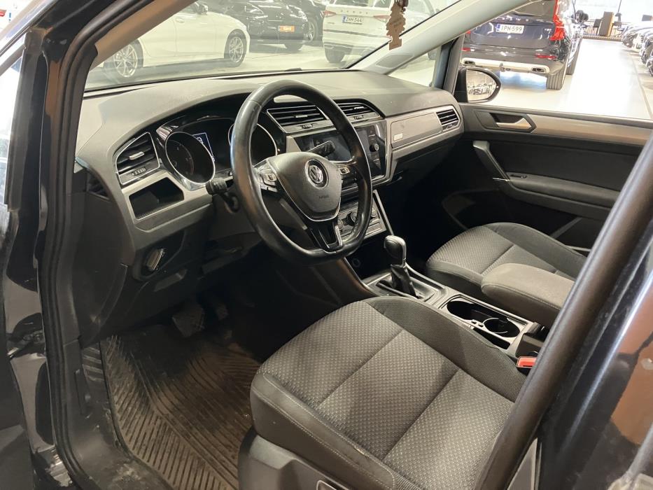 VOLKSWAGEN Touran 2019